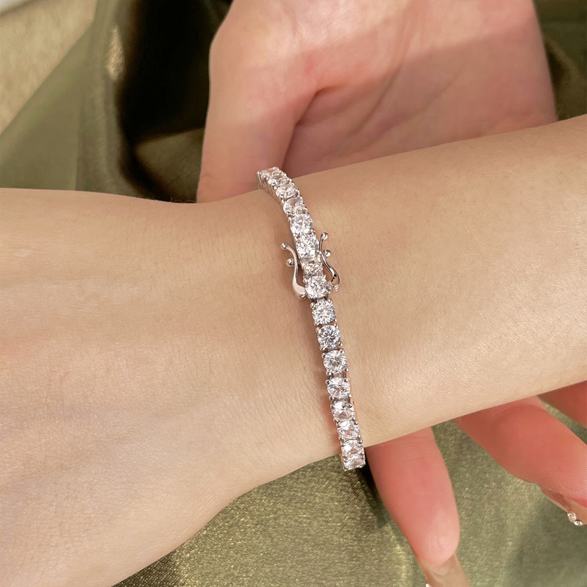 [Royal Jewelry]Luxurious Ornate Round Cut Tennis Bracelet