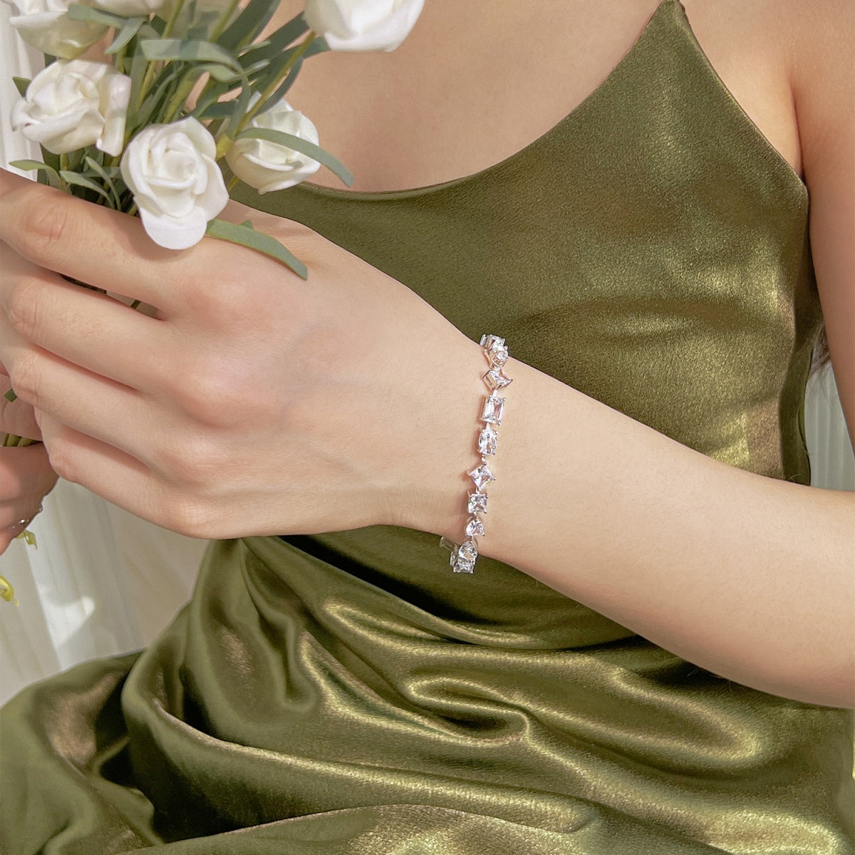 [Royal Jewelry]Unique Exquisite Multi Cut Daily Bracelet