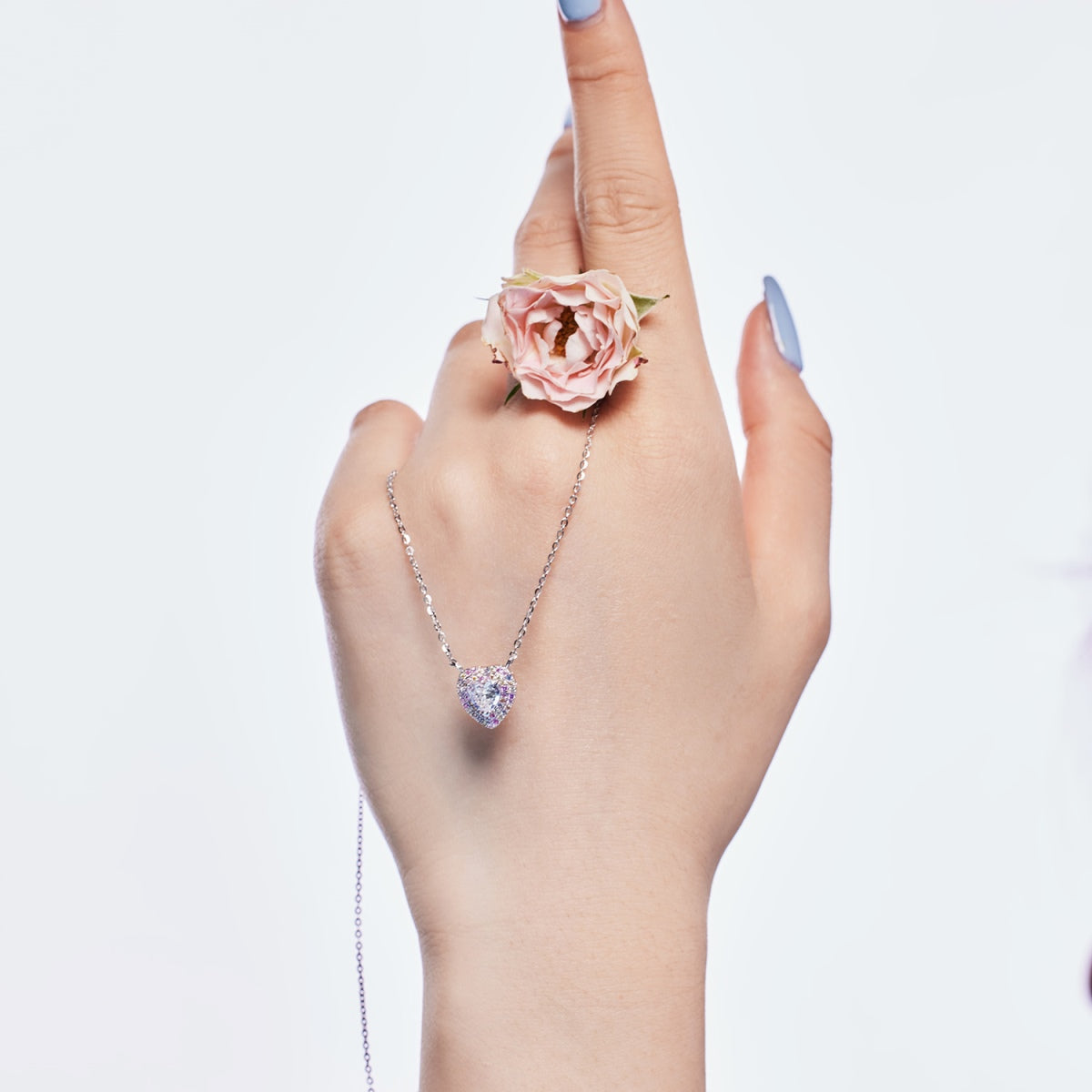 [Royal Jewelry]Exquisite Heart Shape Necklace