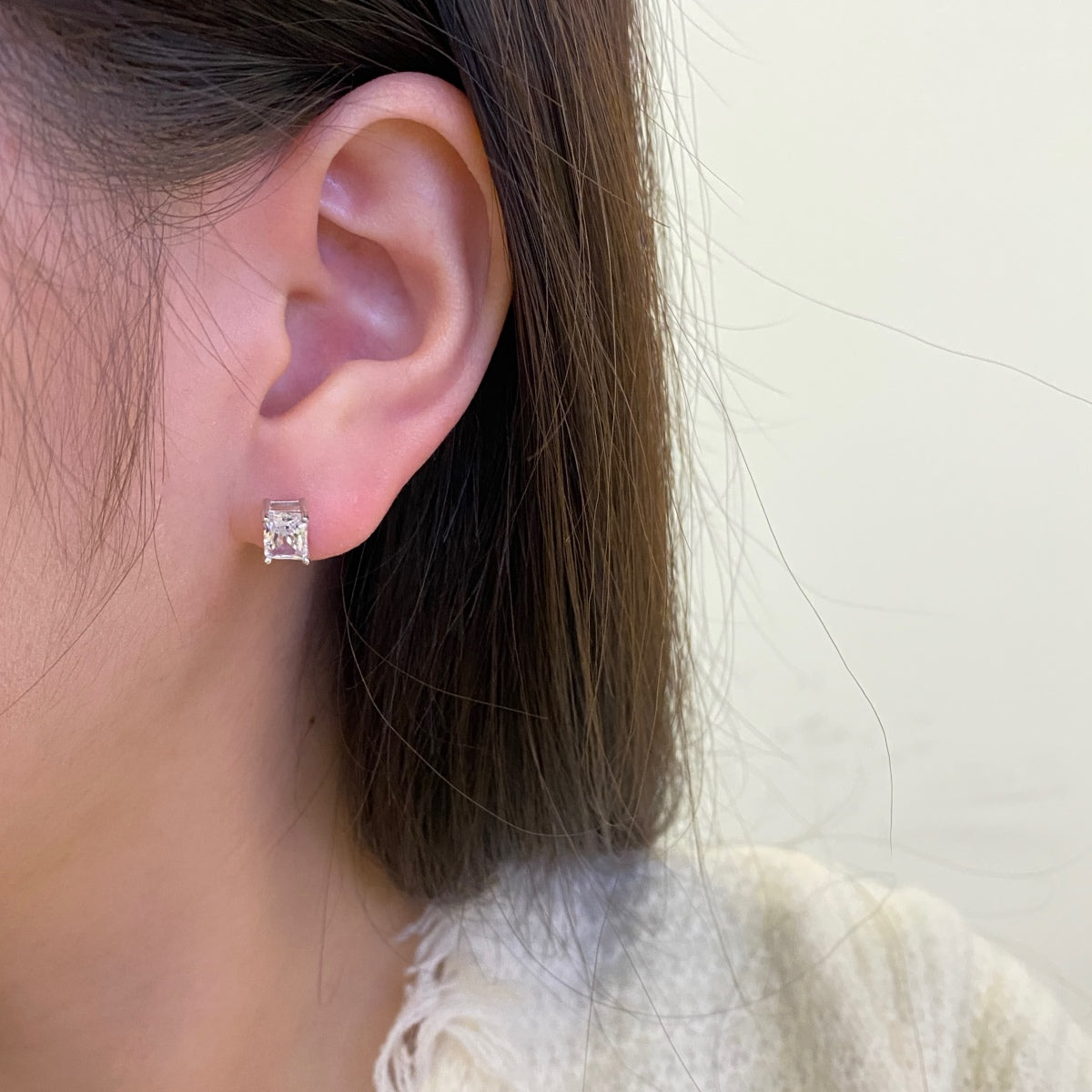 [Royal Jewelry]Stylish Shiny Rectangular Center Stone Stud Earrings