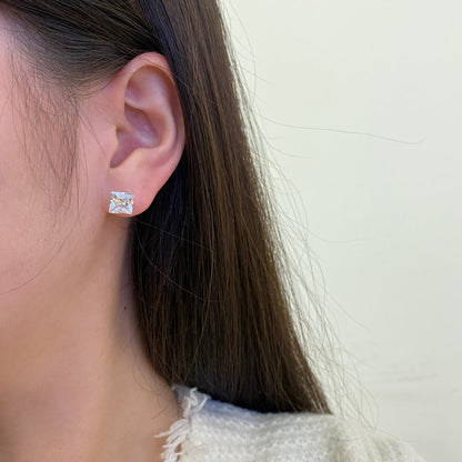 [Royal Jewelry]Stylish Shiny Square Center Stone Stud Earrings
