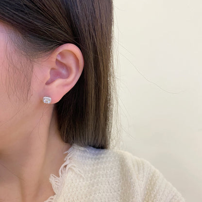 [Royal Jewelry]Classic Round Center Stone Stud Earrings