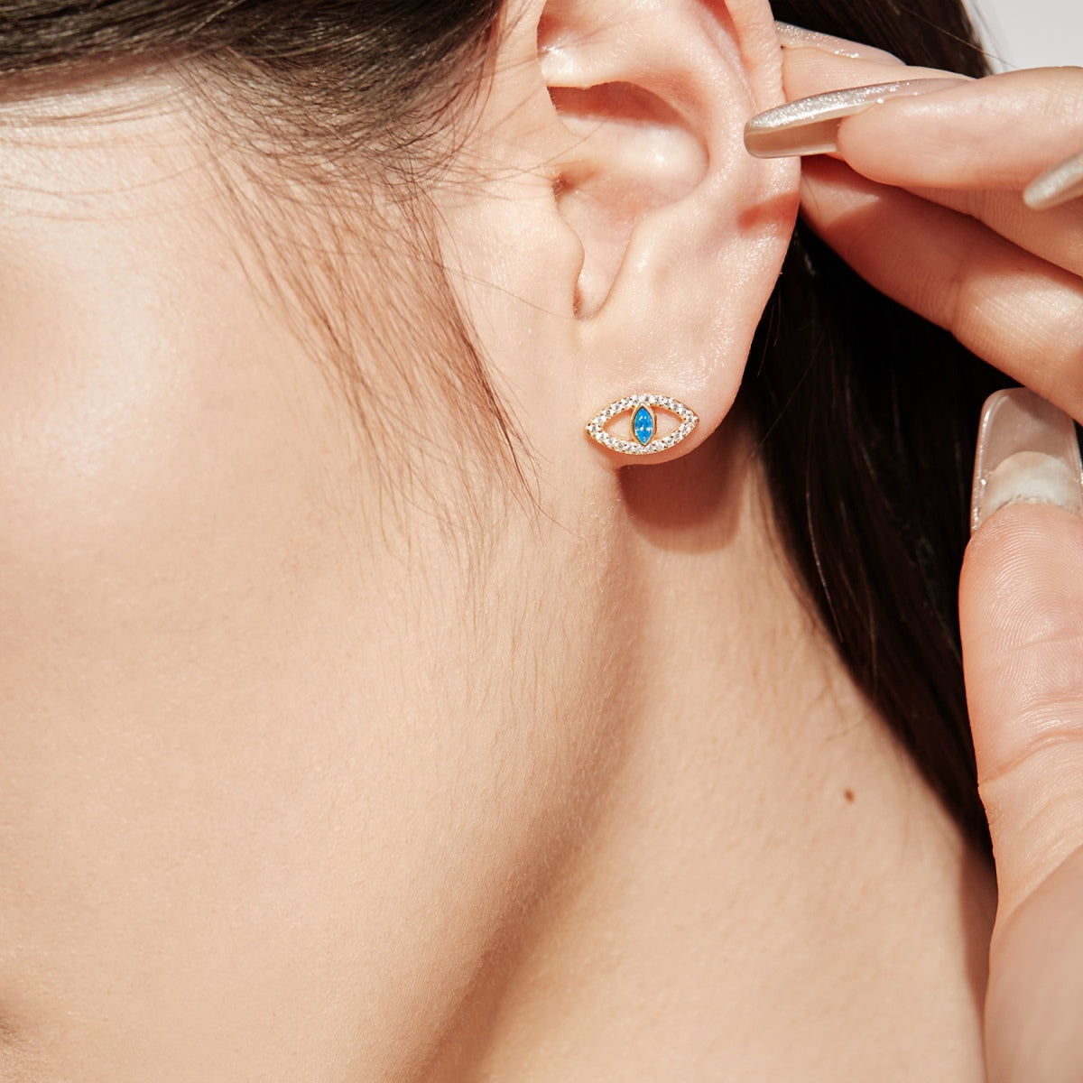[Royal Jewelry]Blue Devil Eyes Hollow Stud Earrings