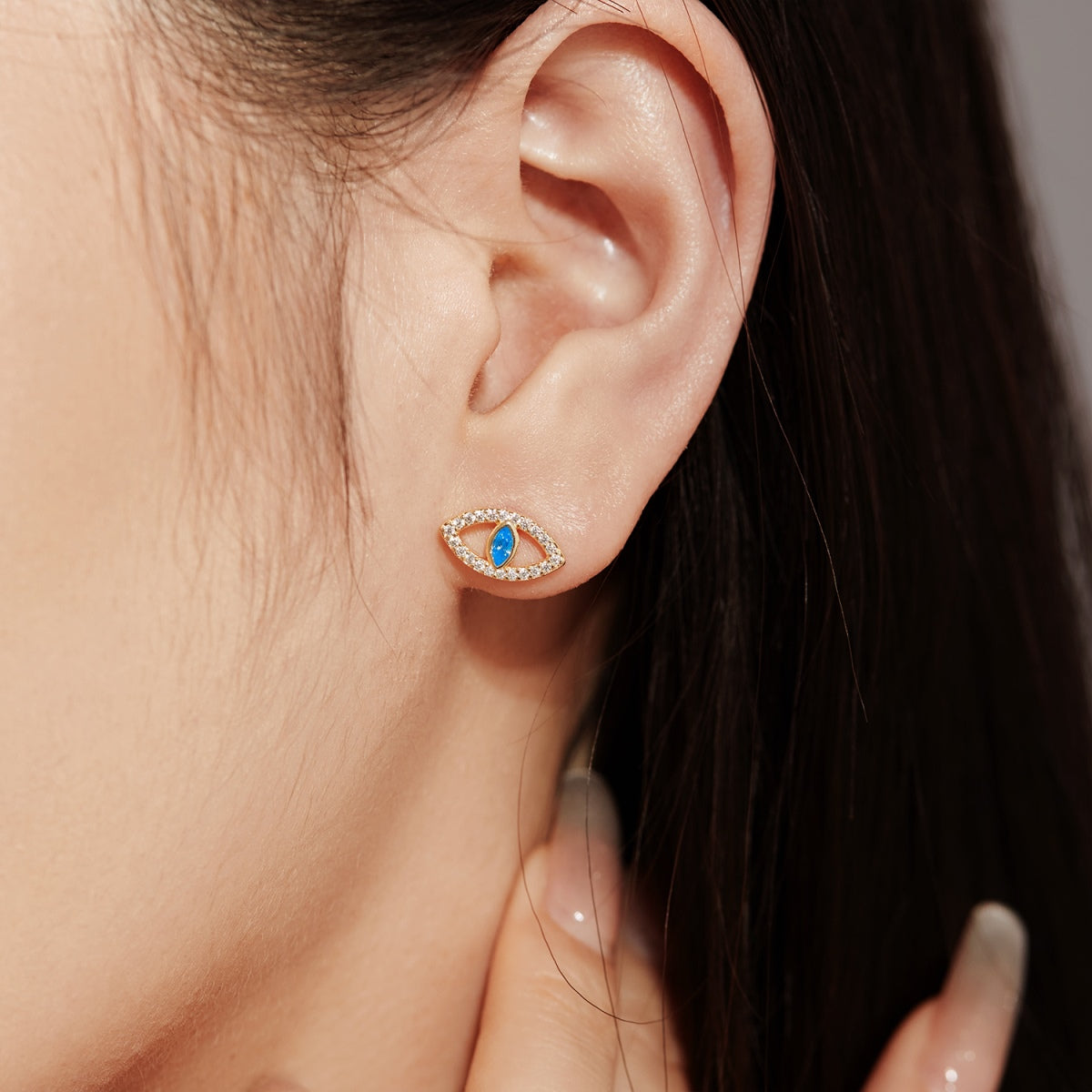 [Royal Jewelry]Blue Devil Eyes Hollow Stud Earrings
