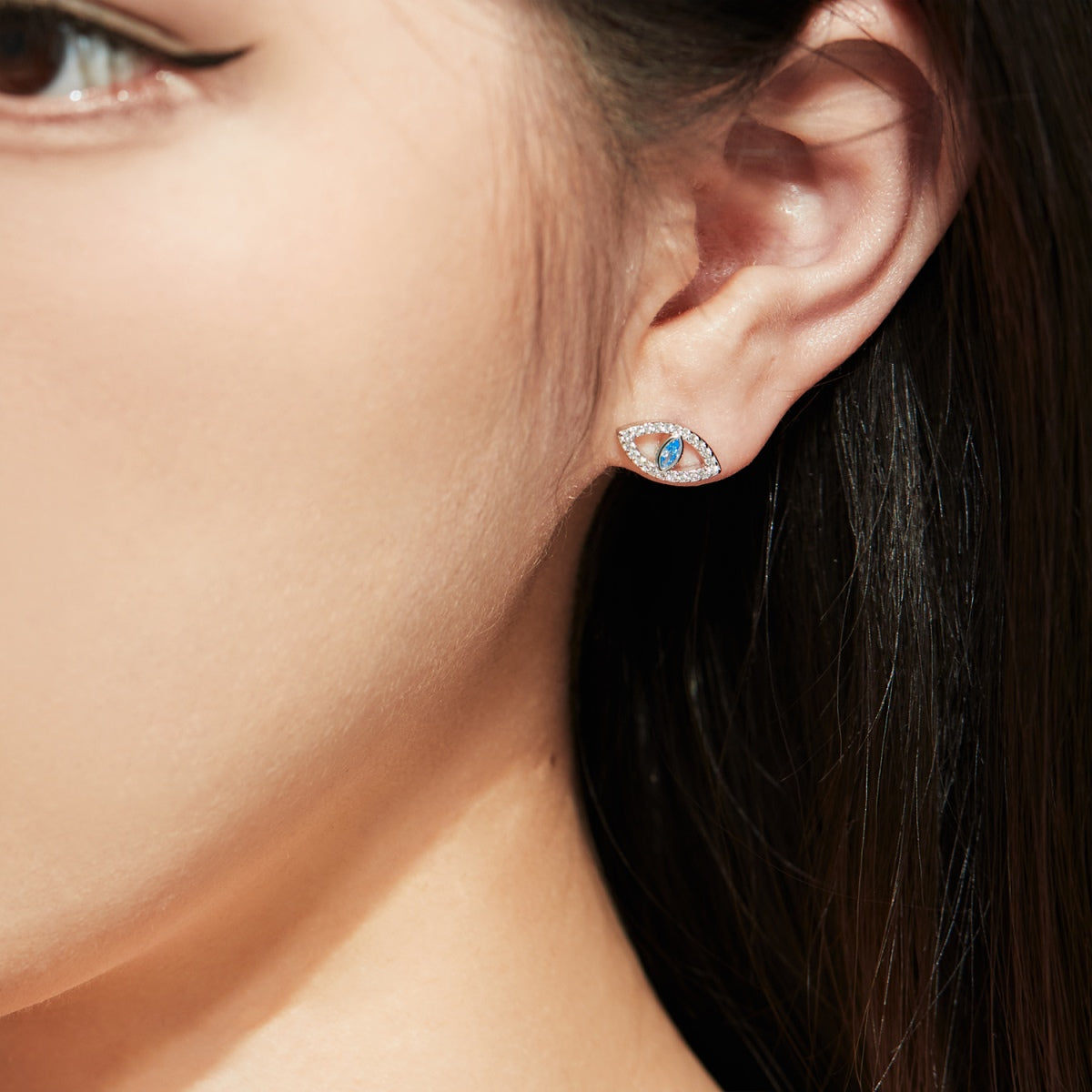 [Royal Jewelry]Blue Devil Eyes Hollow Stud Earrings