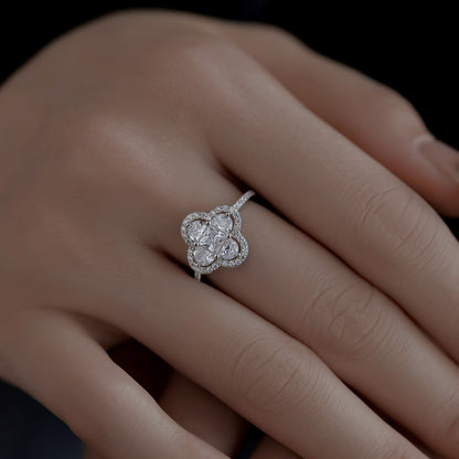 [Royal Jewelry]Luxurious Eternity Flower Shape Banquet Ring