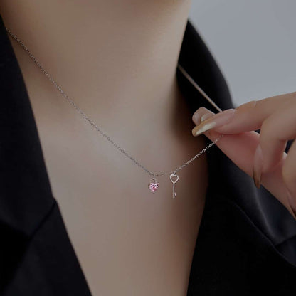 [Royal Jewelry]Unique Heart Shape Key Pendent Necklace