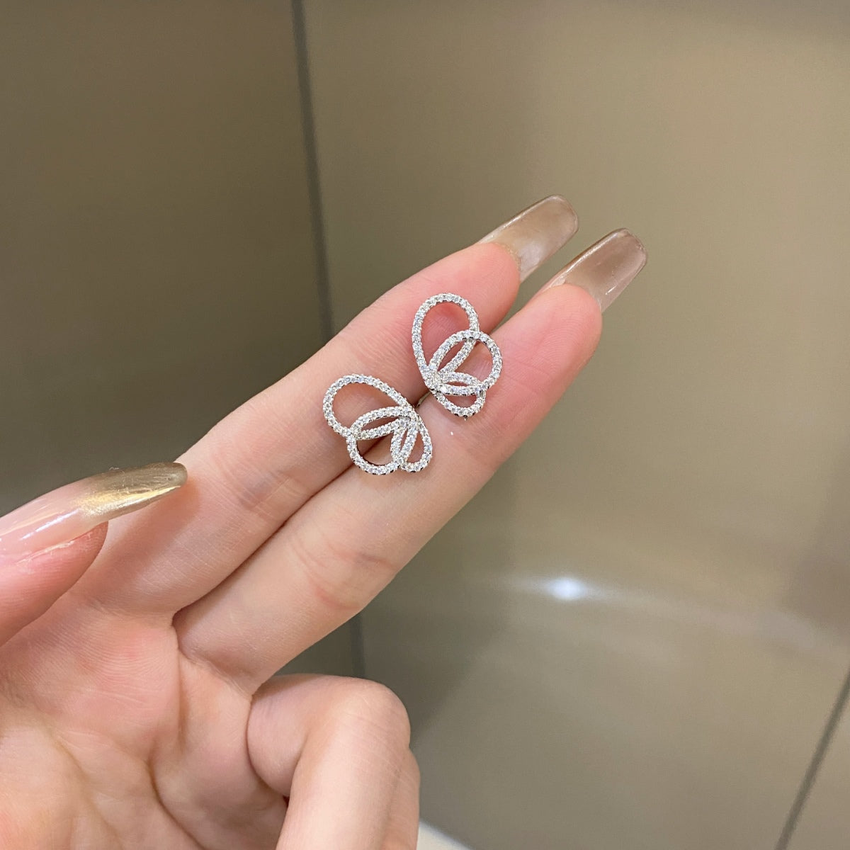 [Royal Jewelry]Exquisite Butterfly Shape Earrings