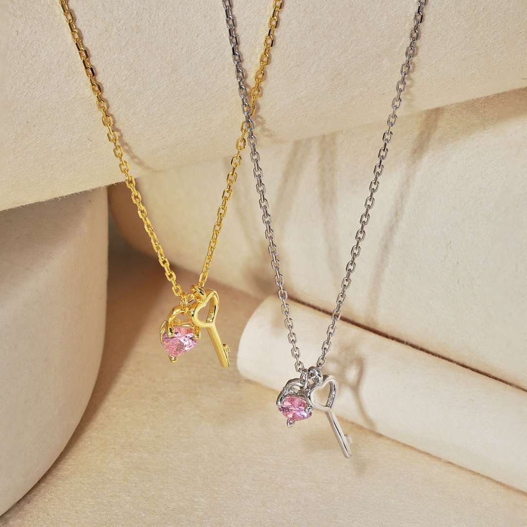 [Royal Jewelry]Unique Heart Shape Key Pendent Necklace
