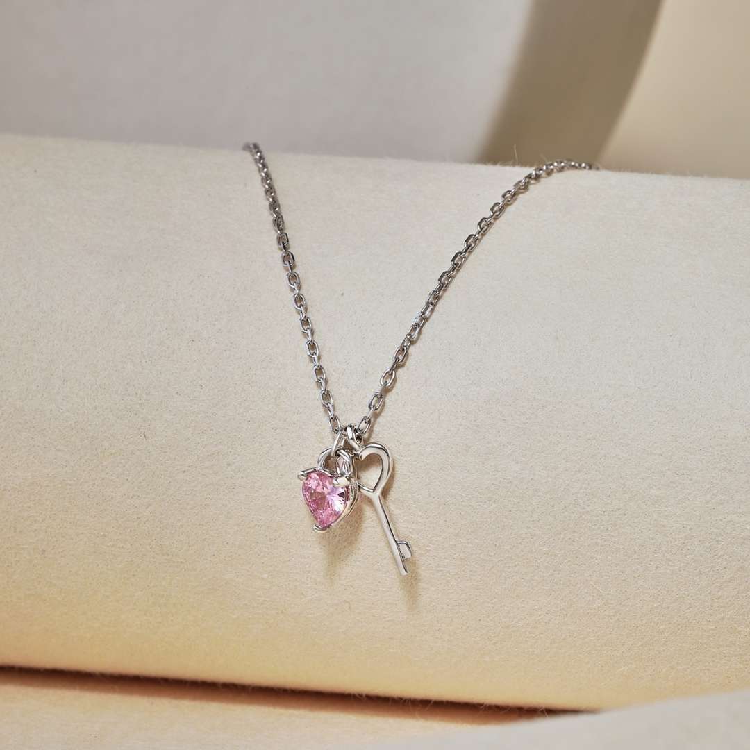[Royal Jewelry]Unique Heart Shape Key Pendent Necklace