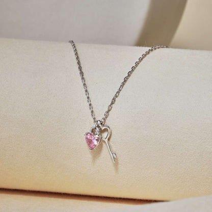 [Royal Jewelry]Unique Heart Shape Key Pendent Necklace