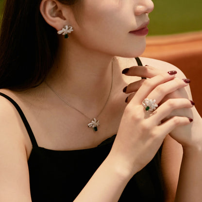 [Royal Jewelry]Luxurious Flower Shape Emerald Cut Necklace