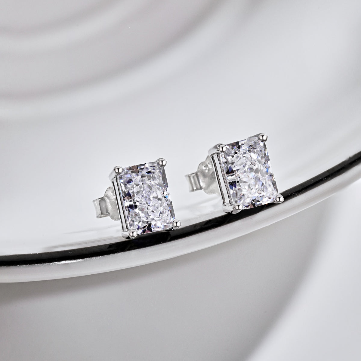 [Royal Jewelry]Radiant Luxurious Princess Cut Daily Earrings