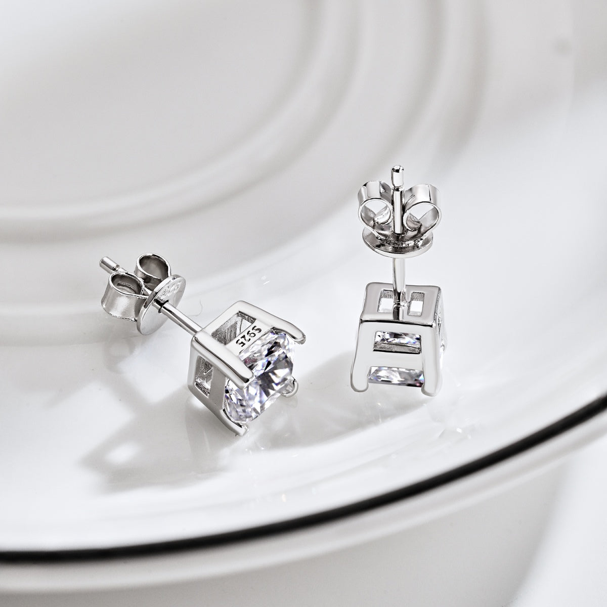 [Royal Jewelry]1.0 Carat Radiant Princess Cut Wedding Earrings