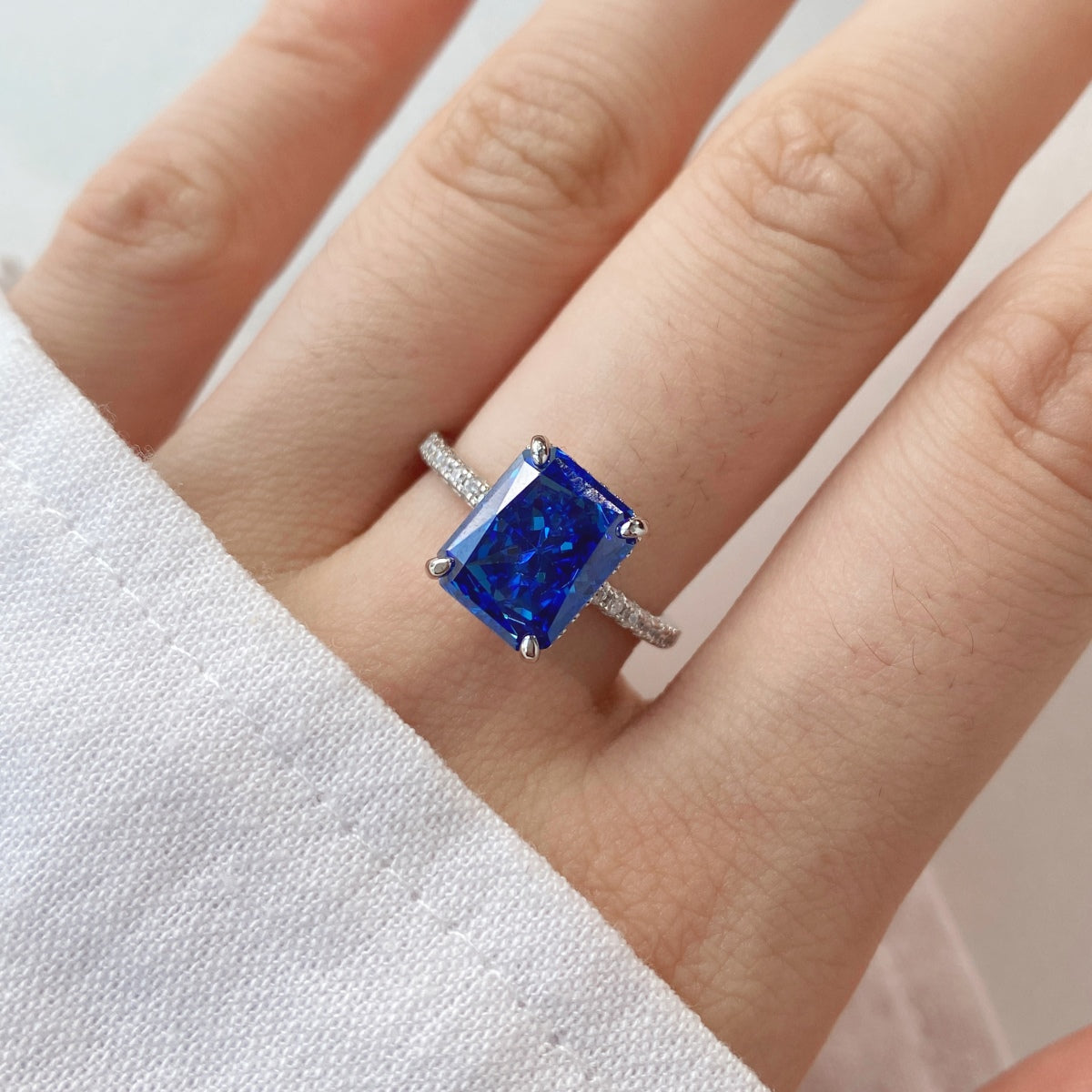 [Royal Jewelry]4.0 Carat Luxurious Engagement Ring