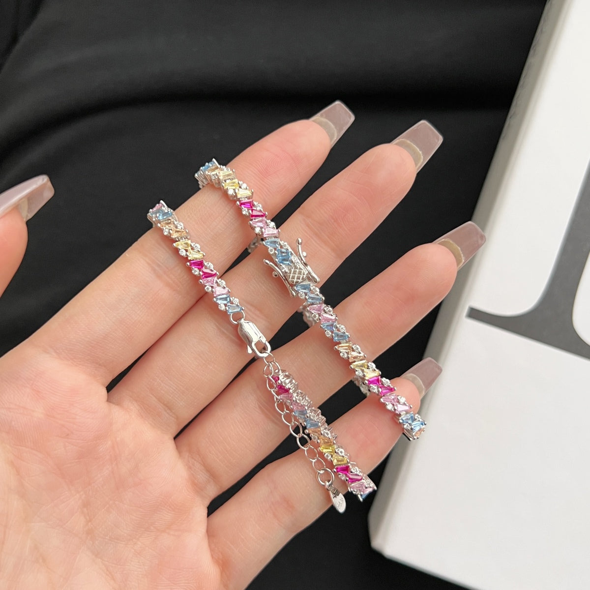 [Royal Jewelry]Ornate Sparkling Multi Cut Party Bracelet