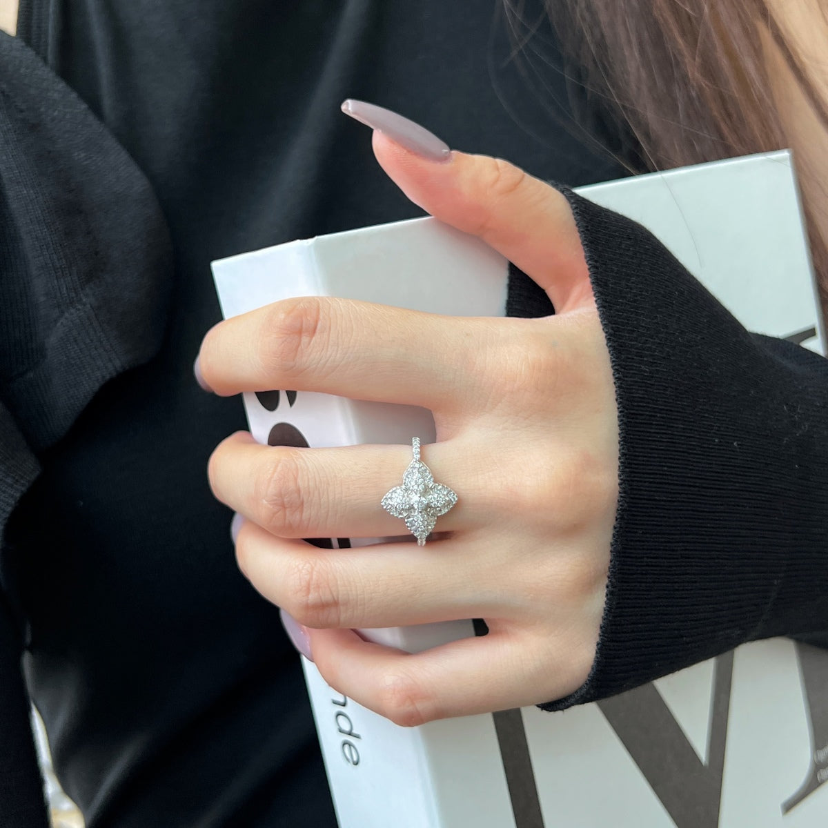 [Royal Jewelry]Luxurious Colorful Flower Shape Banquet Ring