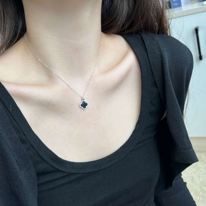 [Royal Jewelry]Dainty Flower Shape Necklace