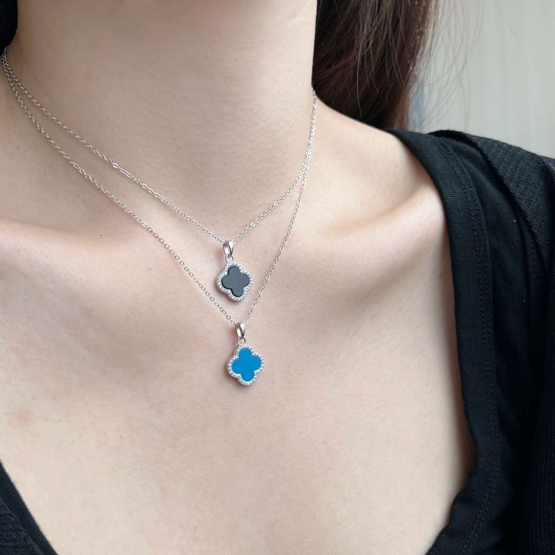 [Royal Jewelry]Dainty Flower Shape Necklace