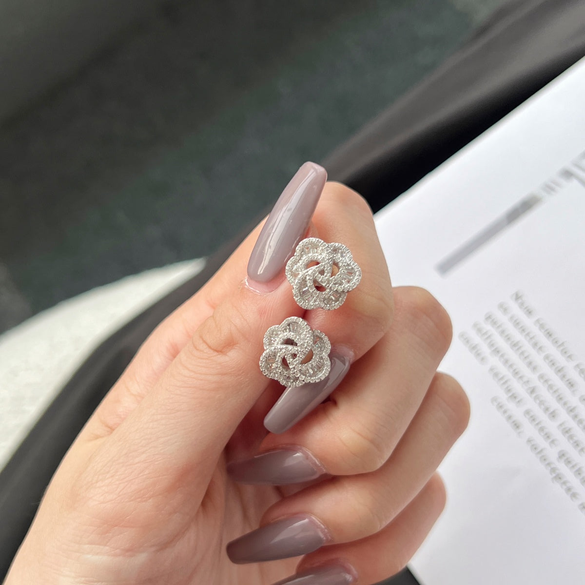 [Royal Jewelry]Exquisite Flower Shape Daily Earrings