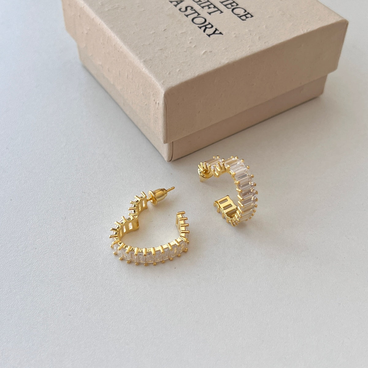 [Royal Jewelry]Radiant Heart Cutout Earrings