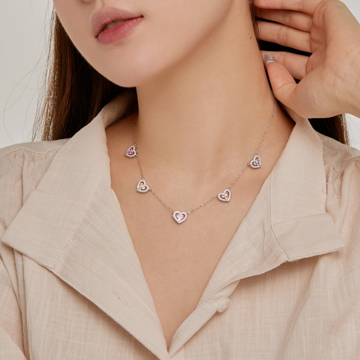 [Royal Jewelry]Sparkling Five Heart Necklace