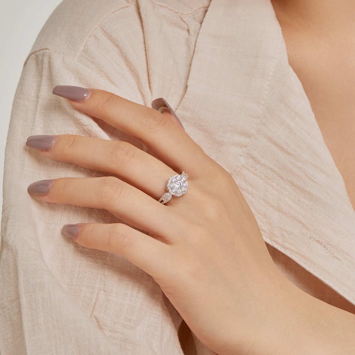 [Royal Jewelry]Delicate Colorful Round Cut Flower Shape Wedding Ring