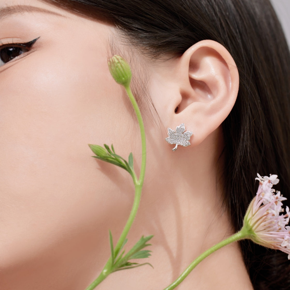 [Royal Jewelry]Exquisite Maple Leaf Design Earrings