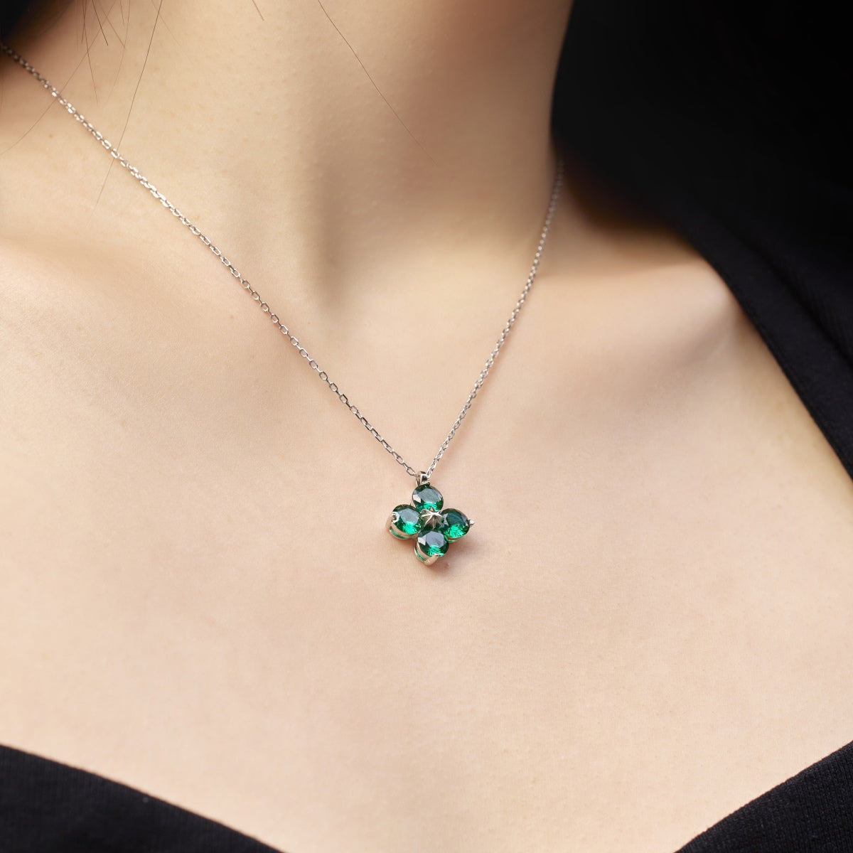 [Royal Jewelry]Four-Leaf Clover And Eight-Pointed Star Necklace