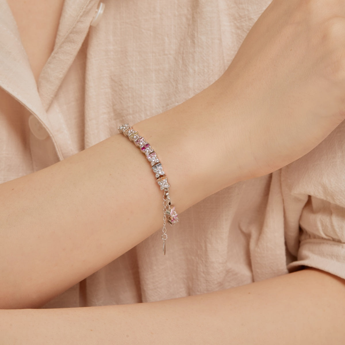 [Royal Jewelry]Unique Colorful Flower Shape Daily Bracelet
