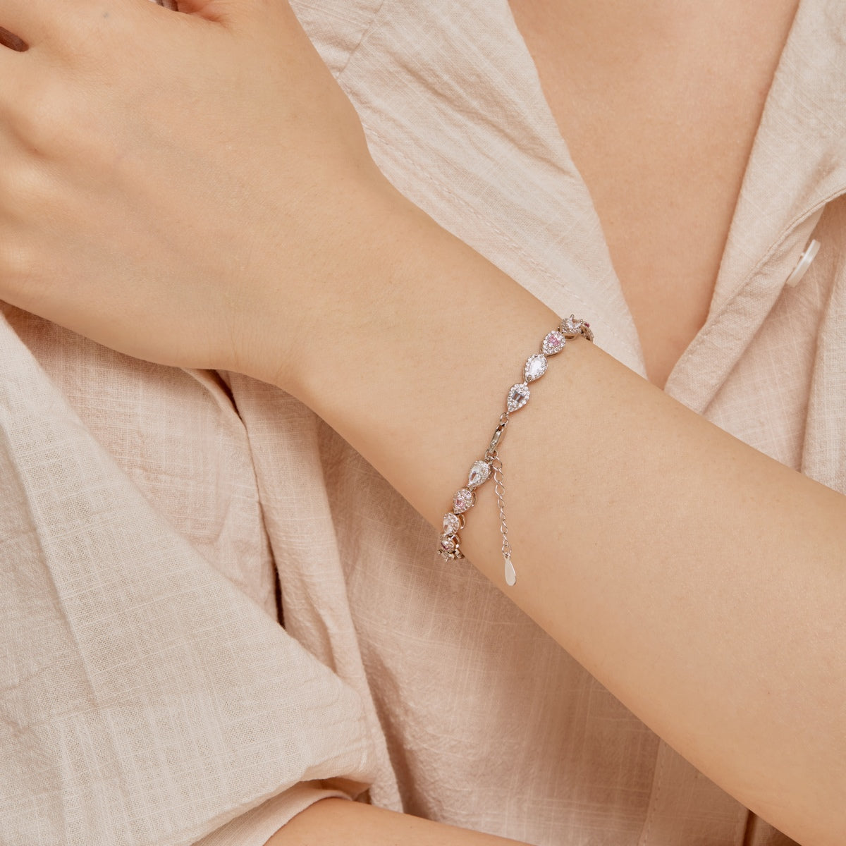 [Royal Jewelry]0.25 Carat Radiant Water Drop Shape Daily Bracelet
