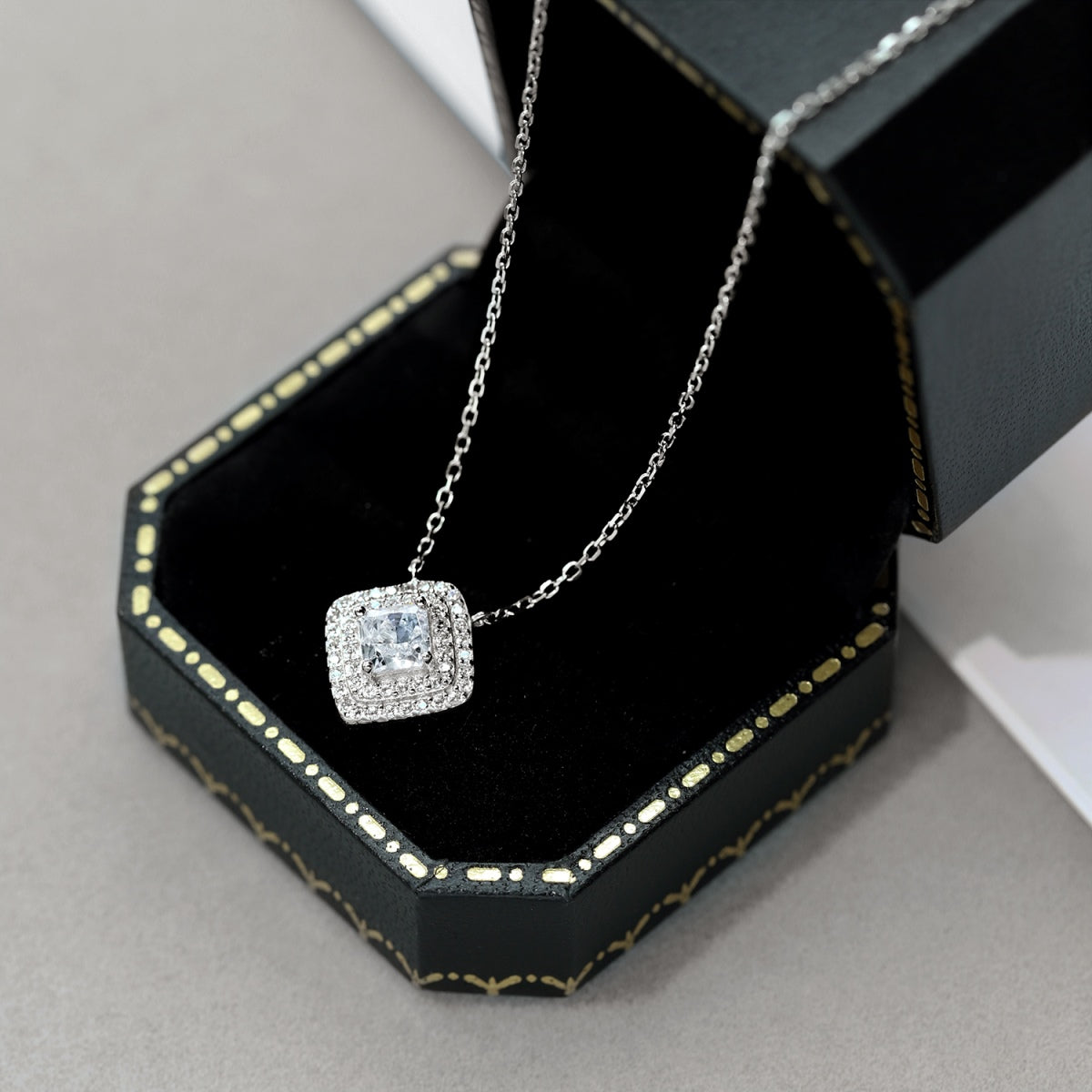 [Royal Jewelry]Sparkling Asscher Cut Necklace
