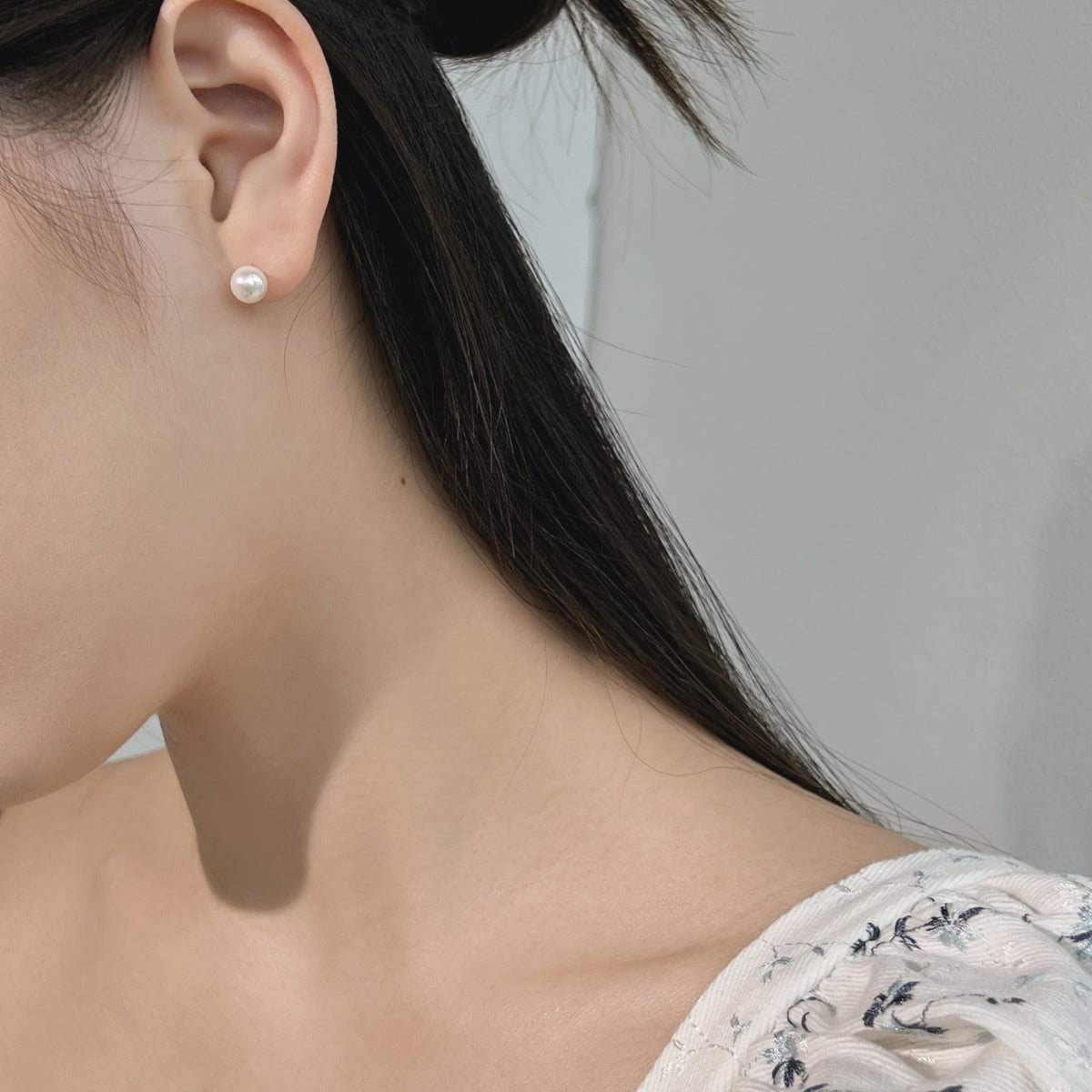 [Royal Jewelry]Delicate Pearl Earrings