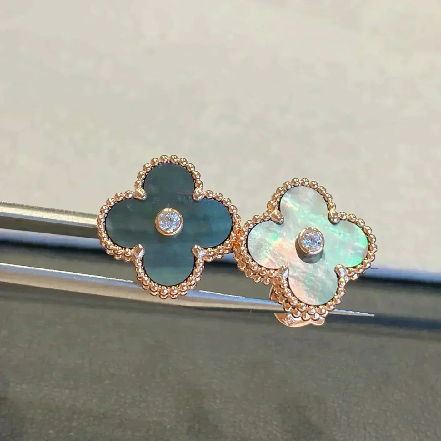 [Royal Jewelry]CLOVER MEDIUM 1 MOTIFS GRAY MOP  DIAMOND EARRINGS