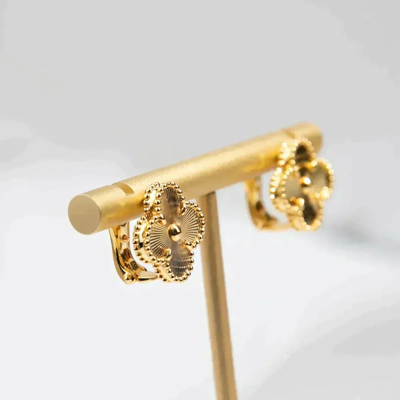 [Royal Jewelry]CLOVER MEDIUM 1 MOTIFS LASER EARRINGS