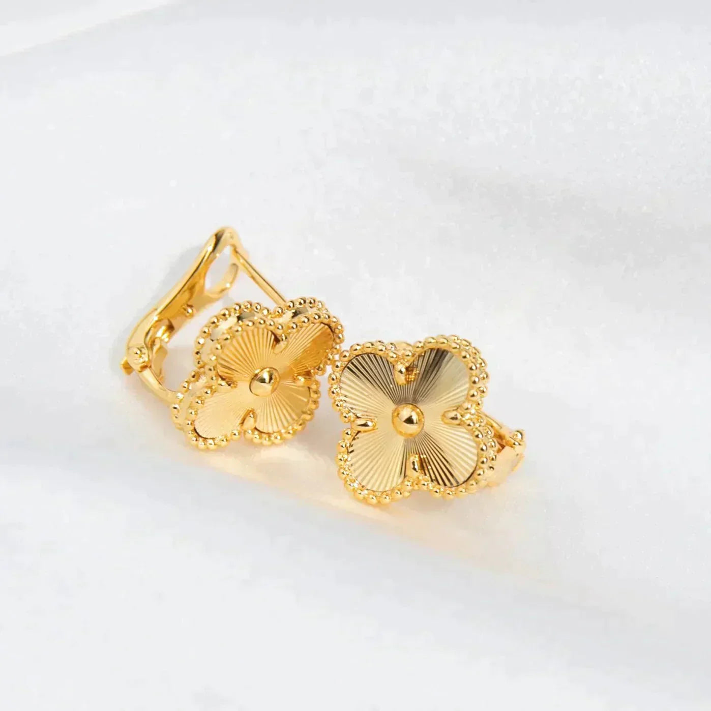 [Royal Jewelry]CLOVER MEDIUM 1 MOTIFS LASER EARRINGS