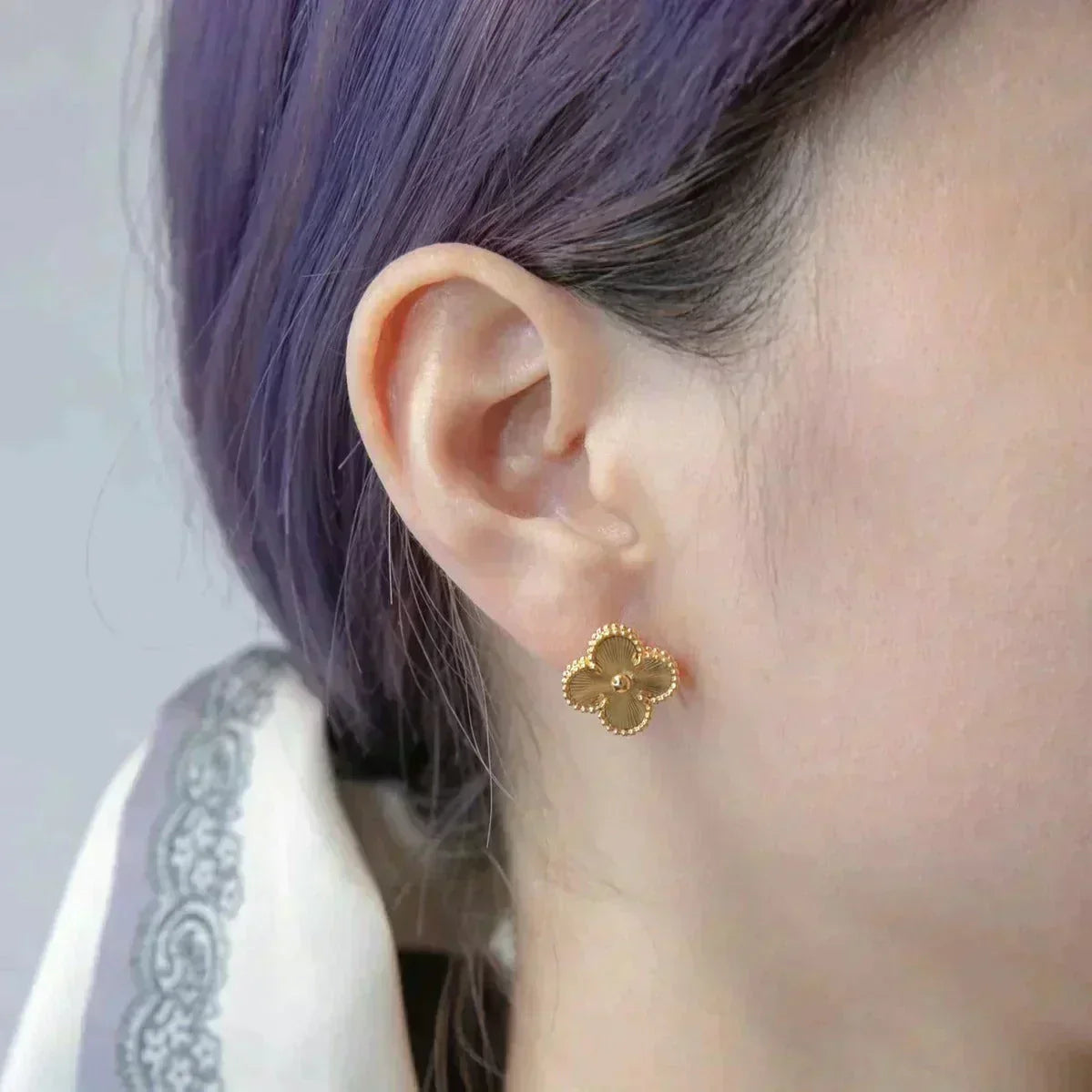 [Royal Jewelry]CLOVER MEDIUM 1 MOTIFS LASER EARRINGS