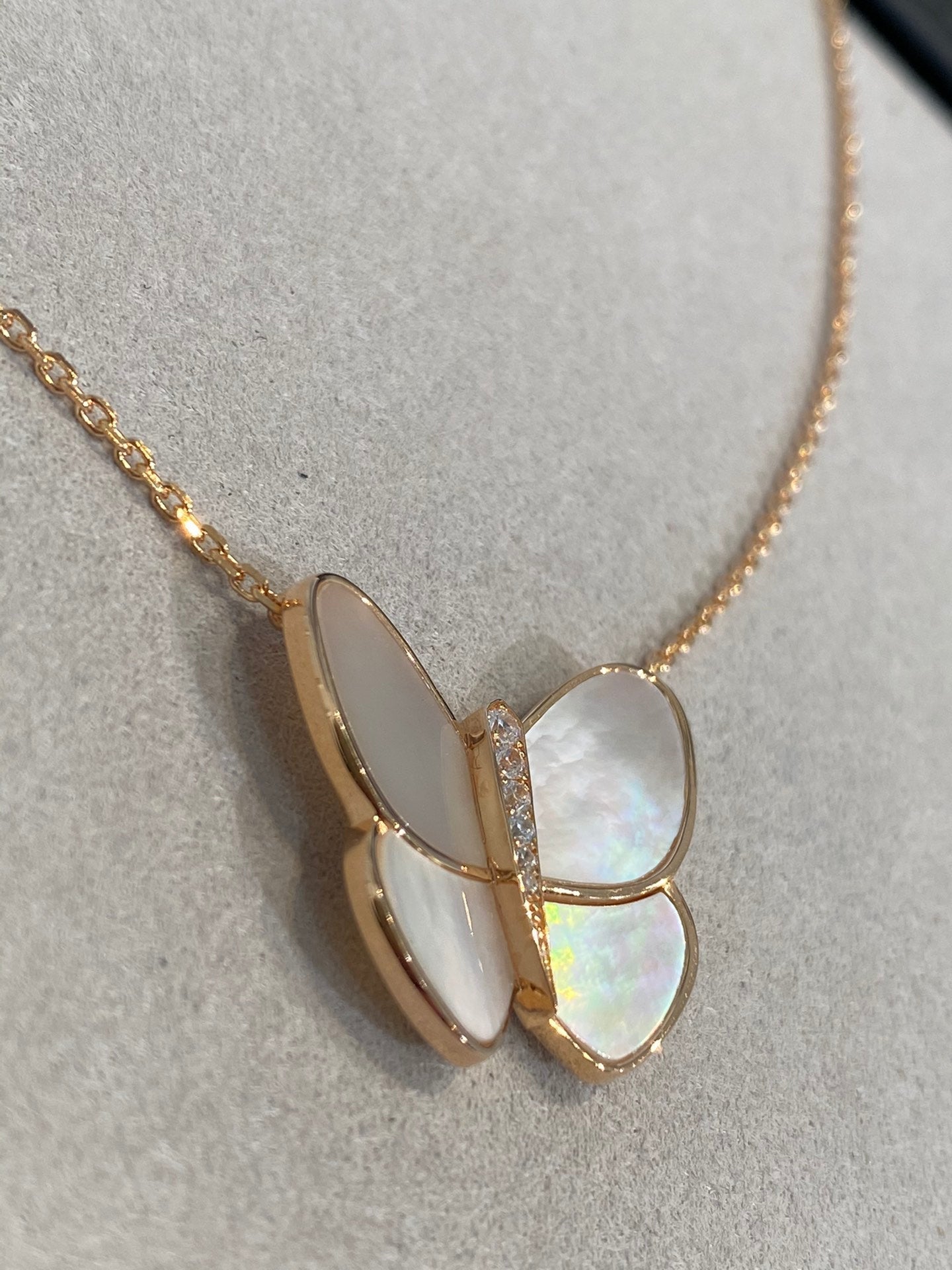 [Royal Jewelry]BUTTERFLY GOLD MOP DIAMOND NECKLACE