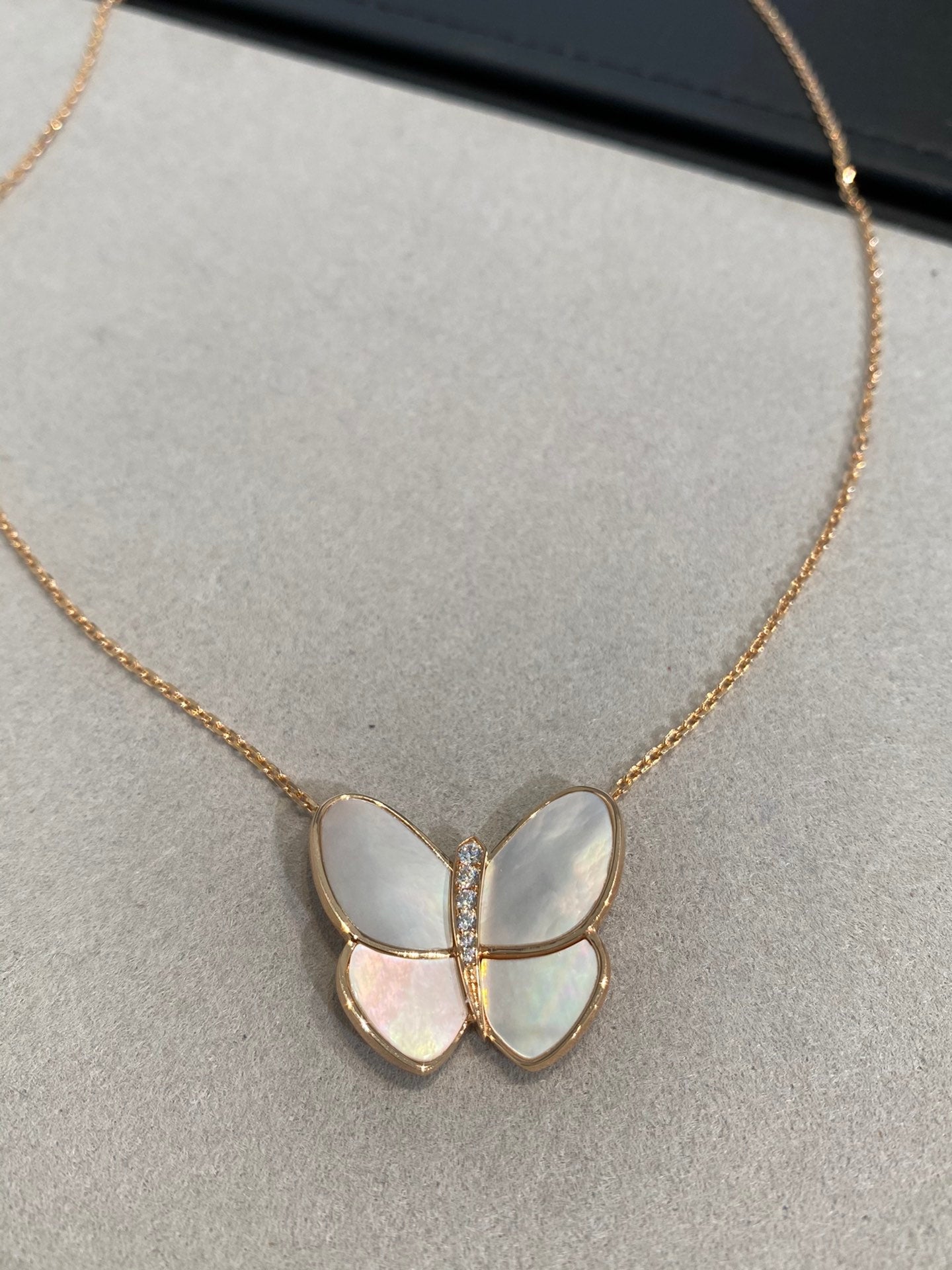 [Royal Jewelry]BUTTERFLY GOLD MOP DIAMOND NECKLACE