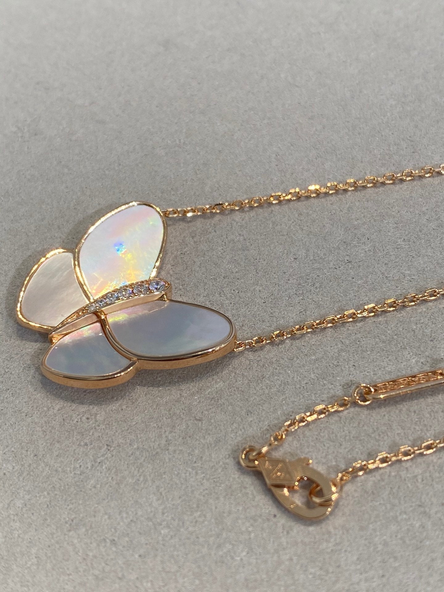 [Royal Jewelry]BUTTERFLY GOLD MOP DIAMOND NECKLACE