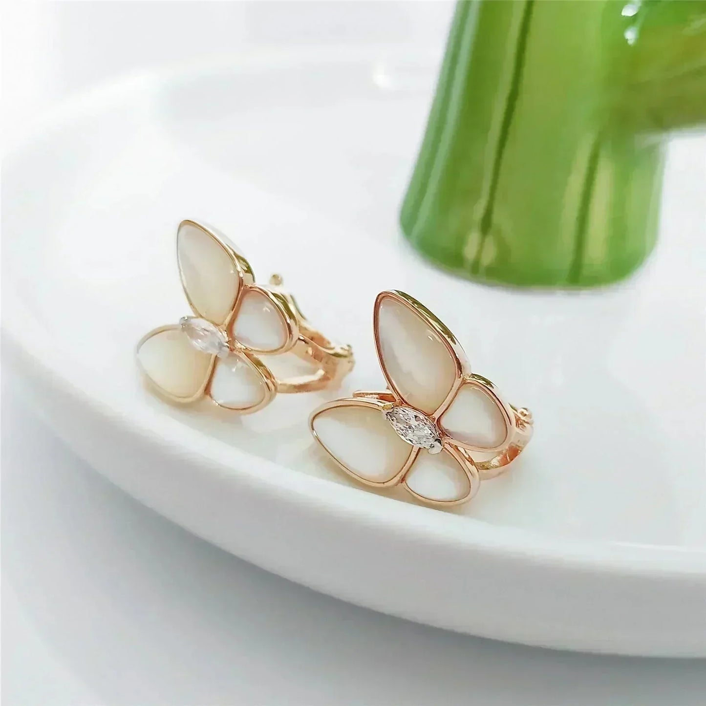 [Royal Jewelry]BUTTERFLY MOP DIAMOND EARRINGS