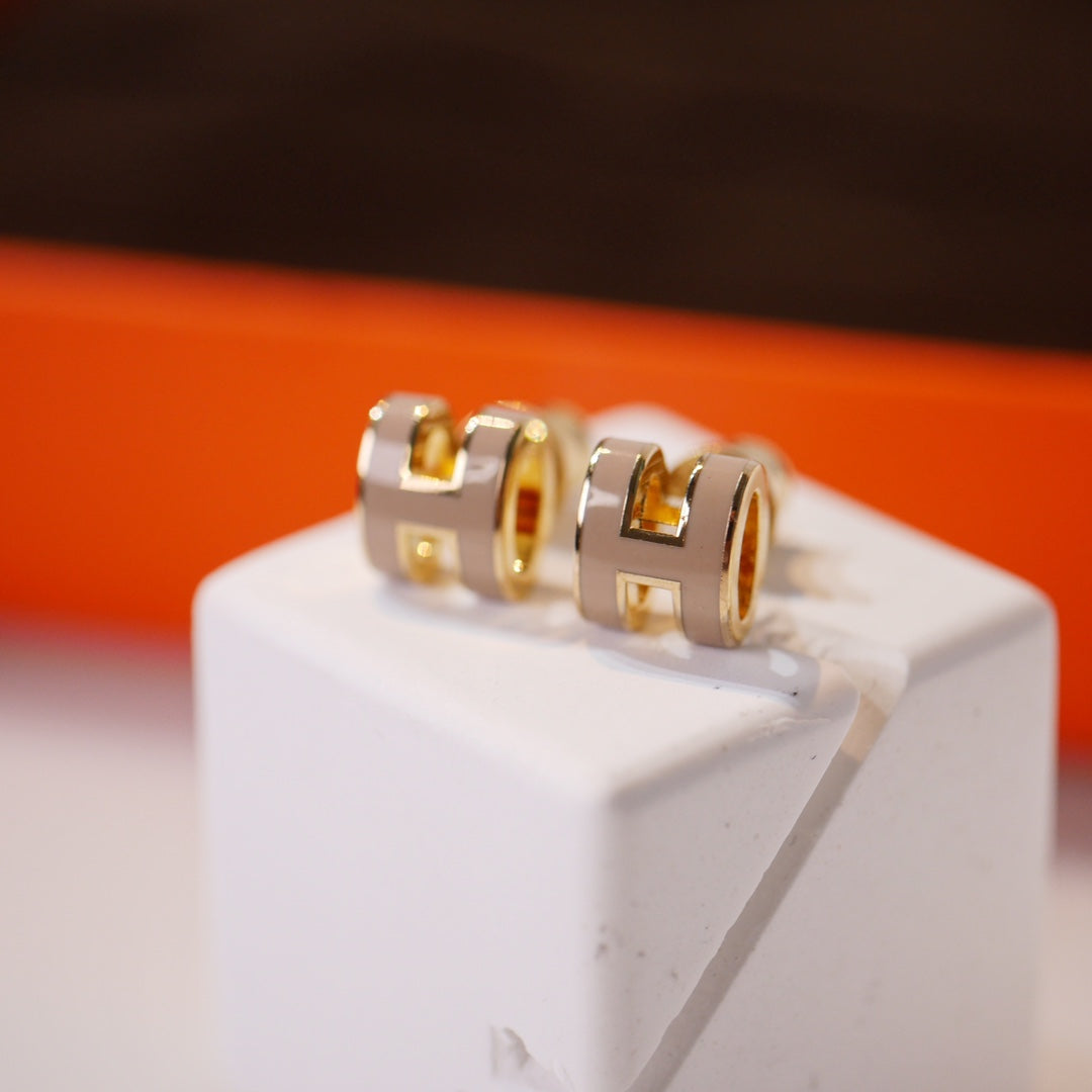[Royal Jewelry]MINI POP H GOLD EARRINGS GREY