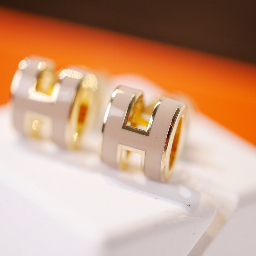 [Royal Jewelry]MINI POP H GOLD EARRINGS GREY
