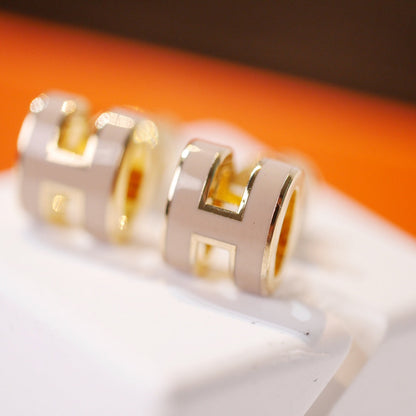 [Royal Jewelry]MINI POP H GOLD EARRINGS GREY