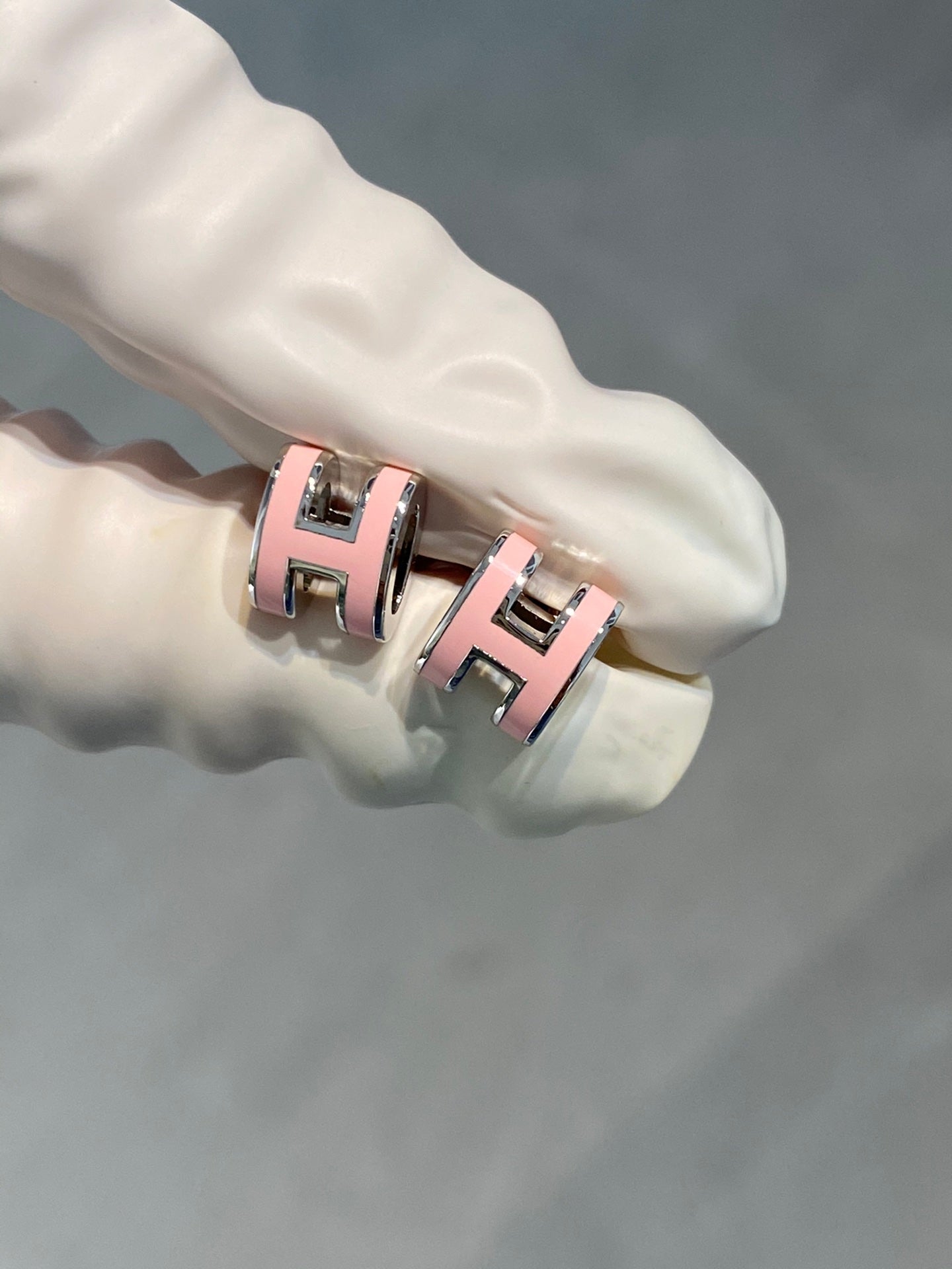 [Royal Jewelry]MINI POP H SILVER EARRINGS PINK