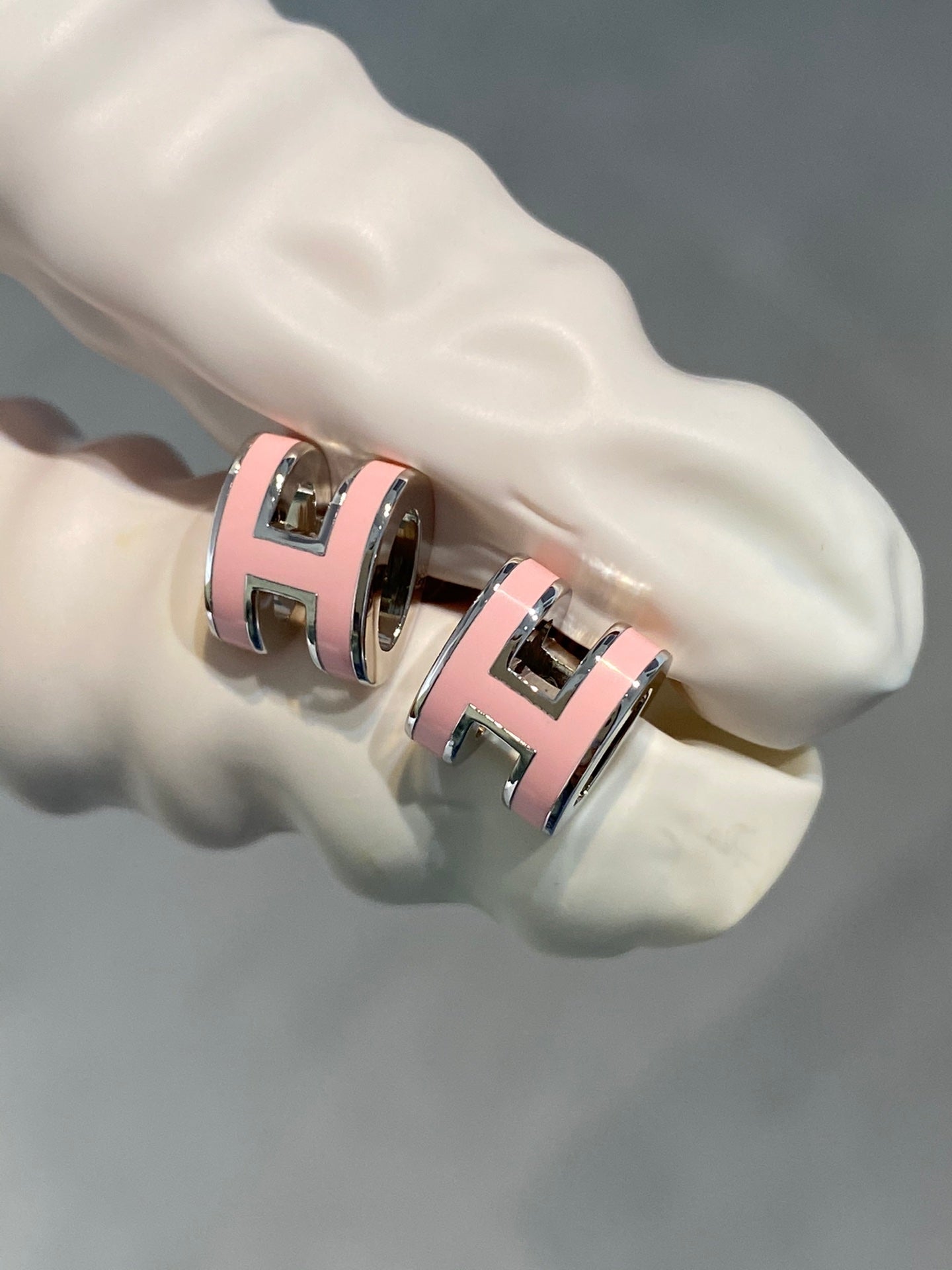 [Royal Jewelry]MINI POP H SILVER EARRINGS PINK