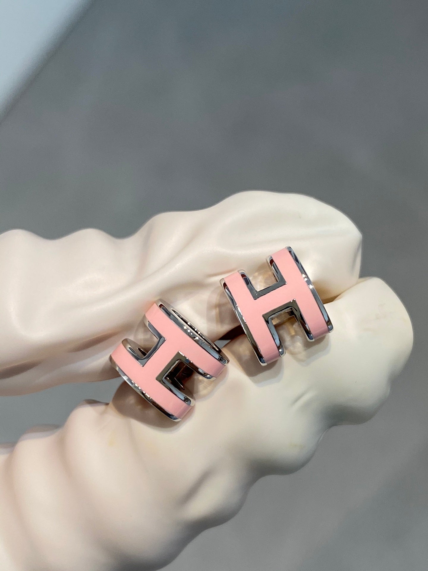 [Royal Jewelry]MINI POP H SILVER EARRINGS PINK