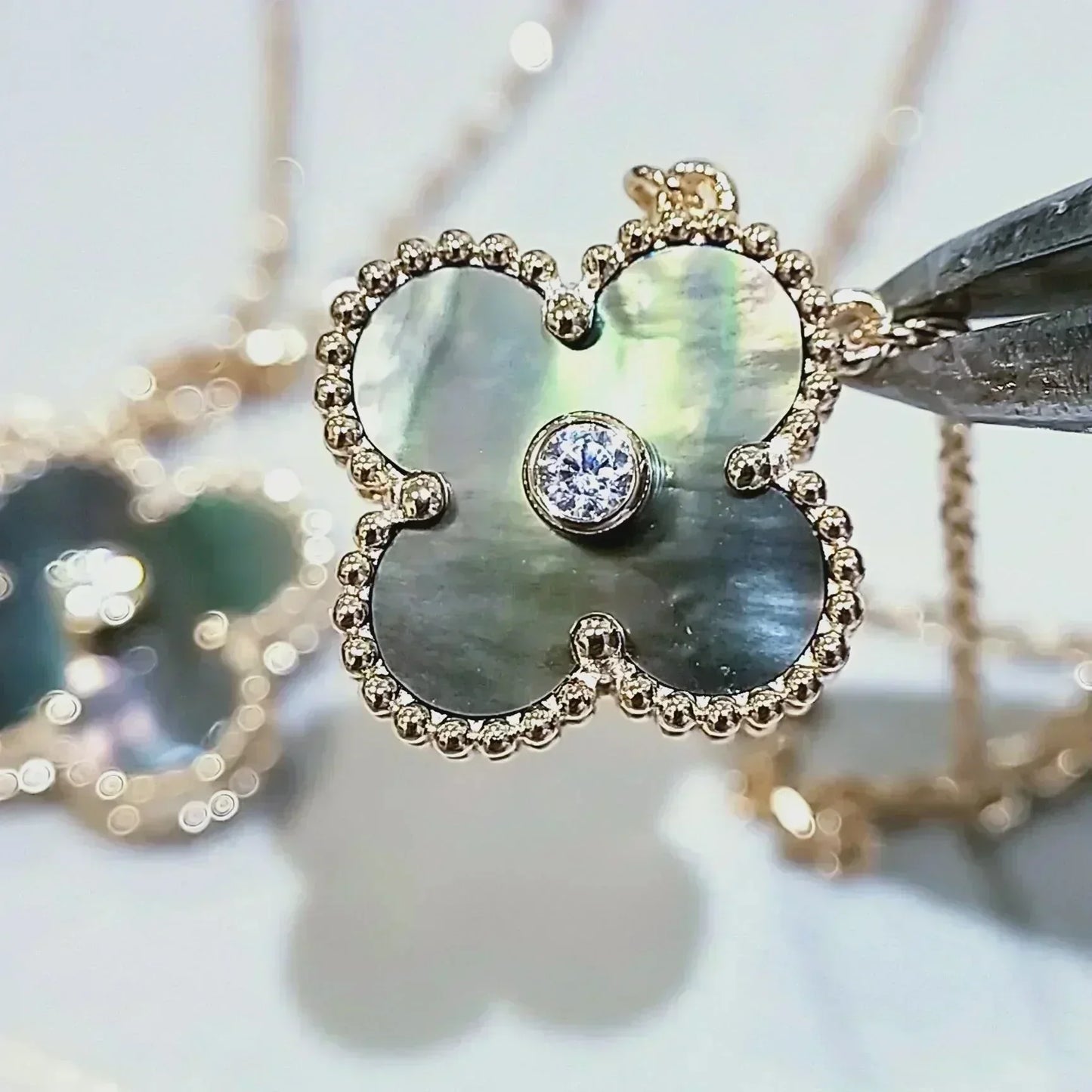[Royal Jewelry]CLOVER 15MM DIAMOND AND MOTHER-OF-GREY NECKLACE