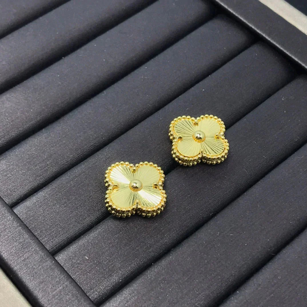[Royal Jewelry]CLOVER MINI 9.5MM LASER EARRINGS
