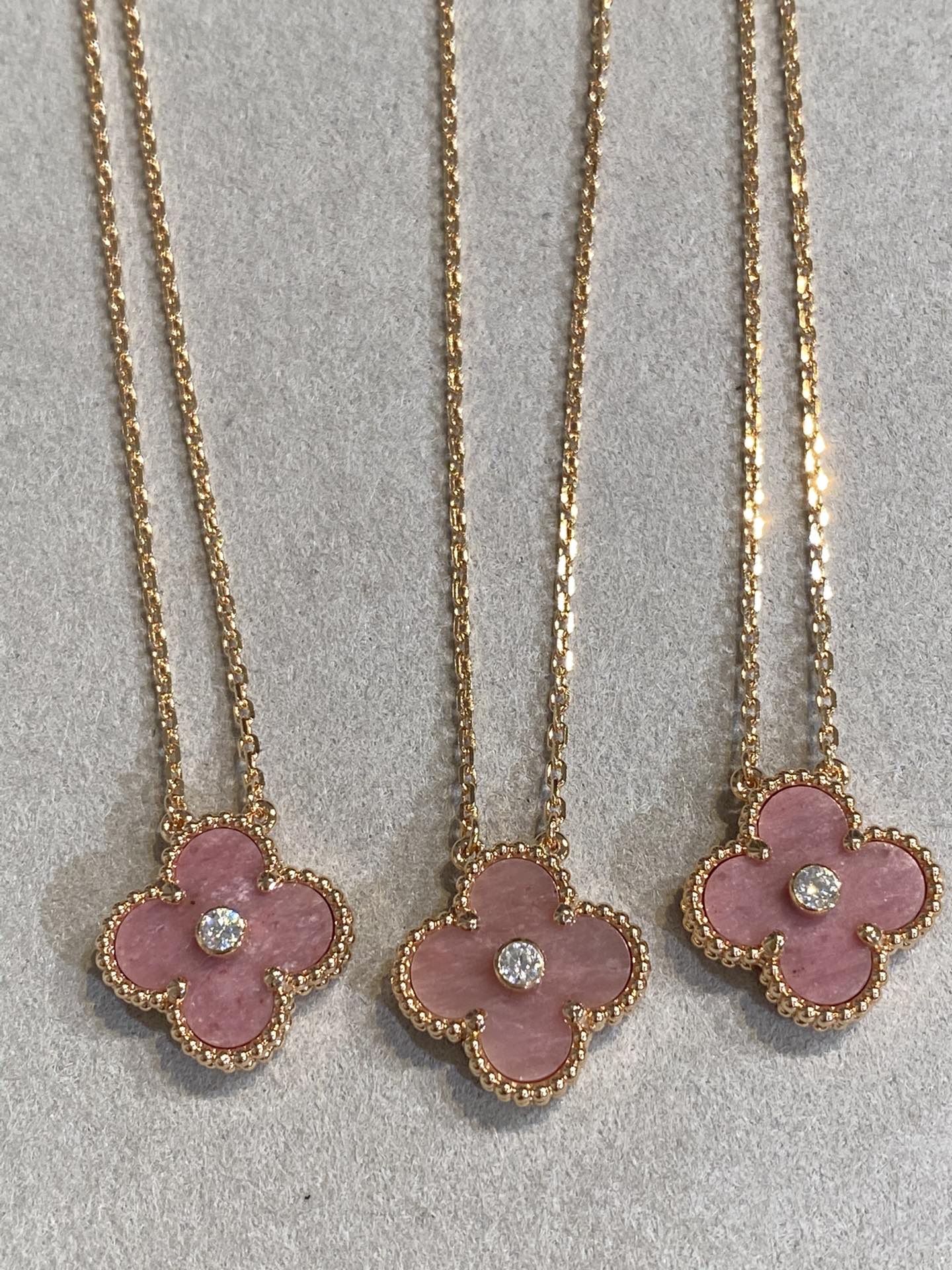 [Royal Jewelry]COLLIER TRÈFLE 15MM DIAMANT RHODONITE